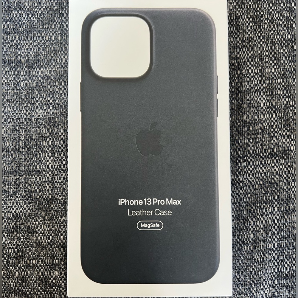 Black Leather iPhone 13Pro Max Case EUC with Box